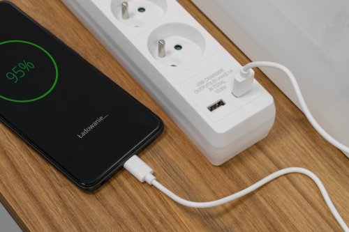 Przedłużacz sieciowy Rebel  3 gniazda + 2 gniazda USB, z wyłącznikiem - 3m