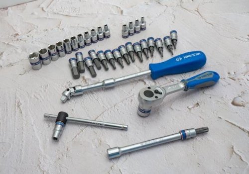 ZESTAW NARZĘDZI 1/4&quot; 39cz. NASADKI KRÓTKIE, 6-kąt. 4 - 13mm, T8 -T40, HEX 3 - 10, E4 - E8 Z GRZECHOTKĄ I AKCESORIAMI, KASET
