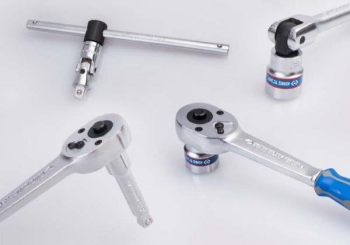 ZESTAW NASADEK 3/8&quot; 23cz. KRÓTKIE 6-kąt. 6 - 22mm Z GRZECHOTKĄ I AKCESORIAMI, WALIZKA King Tony