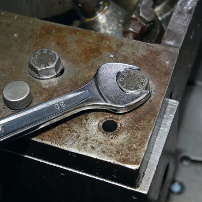 Klucz płasko-oczkowy 16x16 mm, 42 Beta