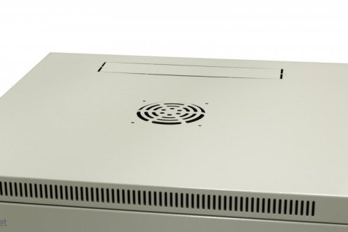 Szafa wisząca niedzielona 19&#039;&#039; 9U, drzwi całe z blachy, 600×600×500mm szer./gł./wys. (w zestawie: półka stała oraz kom