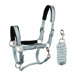 Sklep jeździecki, sprzęt jeździecki, szeroki wybór, przystępne ceny. Bryczesy, kaski, sztyblety, czapraki, derki, ogłowia, suplementy i witaminy dla koni, żywienie specjalistyczne koni, pielęgnacja koni. Ujeżdżenie, skoki, zawody konne, rekreacja, jeździectwo naturalne