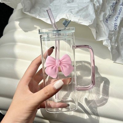 Szklanka prostokątna z kokardką z przykrywką i słomką, 1szt 400ml SZK87