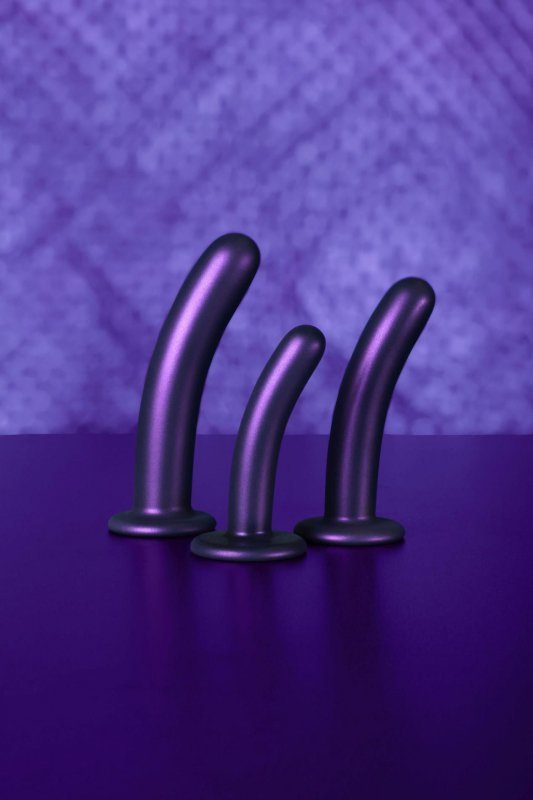 Smooth Silicone G-Spot Dildo - 7&#039;&#039; / 17 cm