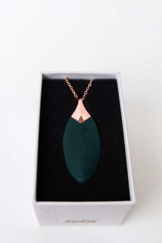 Vibrating necklace liberty leaf