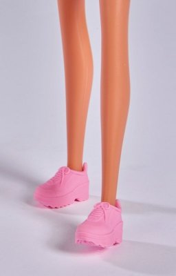 Simba Lalka Steffi w Modnej Miejskiej Stylizacji w Sneakersach 3 PARY