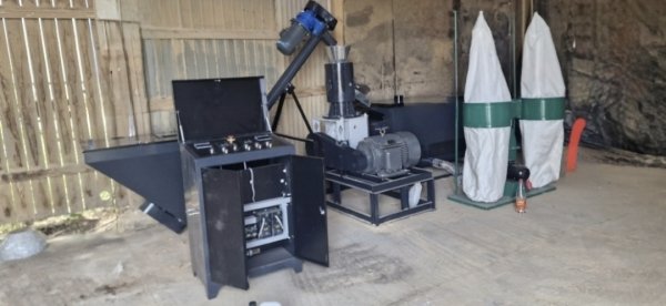 Linia do produkcji peletu DGL-5000  300-500kg z suszarnia i młynem