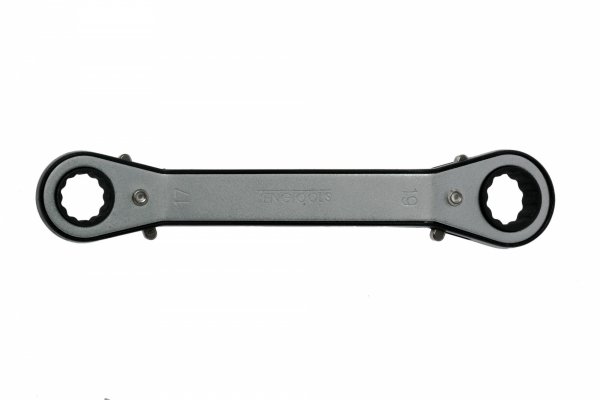 Klucz oczkowy zapadkowy 17x19 mm