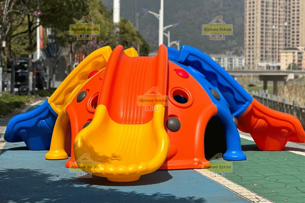 kopuła wspinaczkowa, skałka wspinaczkowa, plac zabaw do wspinania, skałka na plac zabaw, wyposażenie placów zabaw, producent placów zabaw, plastikowe place zabaw, place zabaw przedszkole