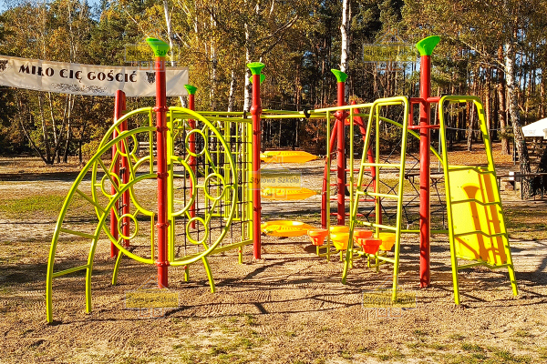 place zabaw sprawnościowy, street workout, sprawnościowy plac zabaw, plac zabaw do ćwiczeń, plac zabaw z drążkami, place zabaw sprawnościowe, drabinki sprawnościowe, street workout place