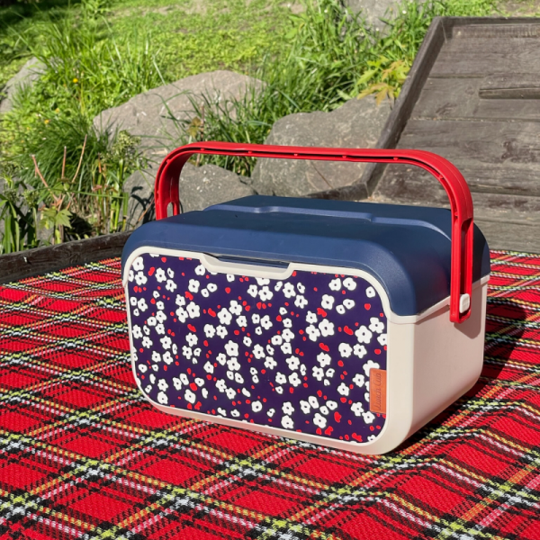 Mini lodówka turystyczna 5L KAMAI EDA wzór kwiat wiśni, lunchox na wkłady mrożące -  waniliowy korpus, czerwona rączka, błękitna