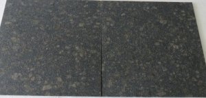 Płytki z granitu Coffe Brown skóra/satyna: 60x60x1 cm