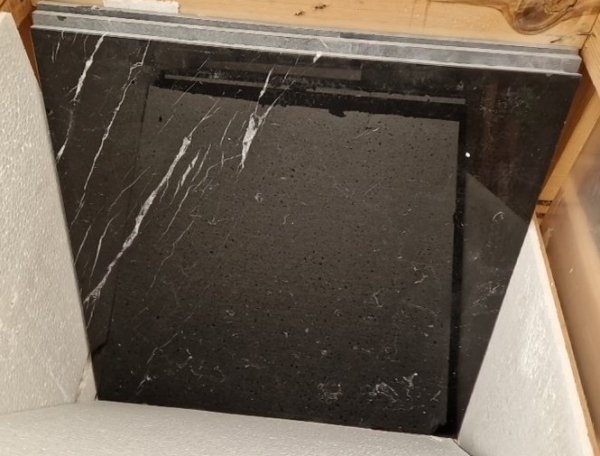Płytka z marmuru Nero Marquina, poler 61x61x1,3 cm