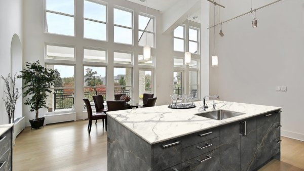 Spiek kwarcowy Statuario Leonardo, wykończenie naturalne, grubość 2 cm