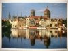 AN SONNIGEN TAGEN SPIEGELT SICH DAS PARNORAMA DER STADT IM WASSER WIDER FOT. SKŁADANOWSKI