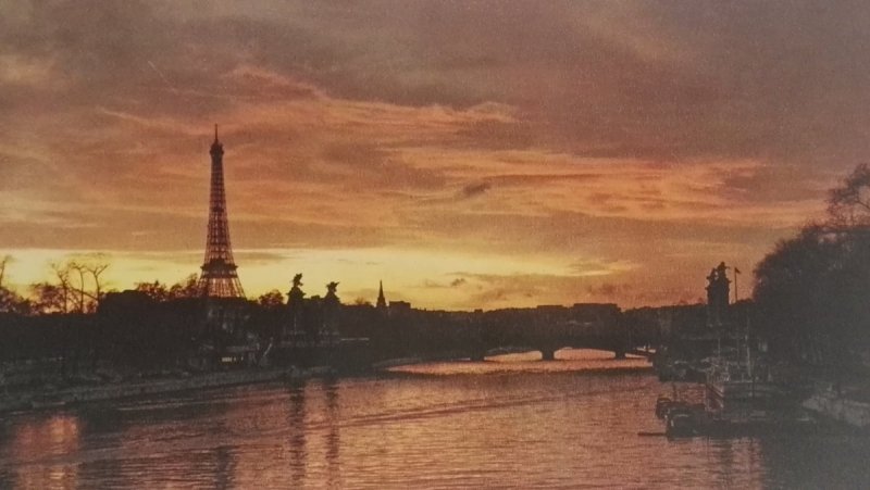 PARIS. COUCHER DE SOLEIL SUR LA SEINE