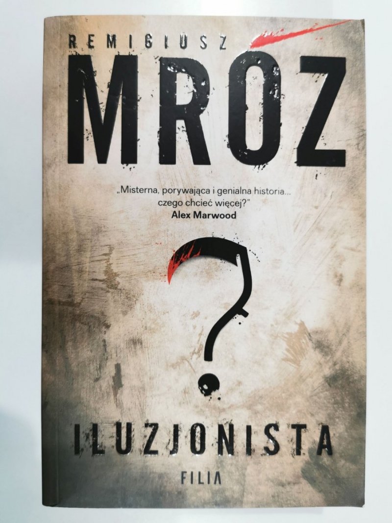 ILUZJONISTA - Remigiusz Mróz