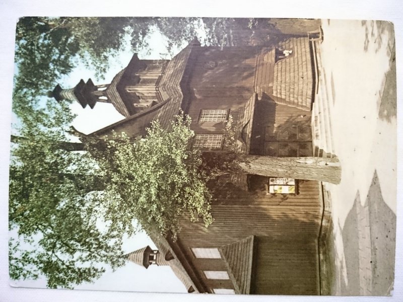 OSTROWIEC ŚWIĘTOKRZYSKI. MODRZEWIOWY KOŚCIÓŁ ZBUDOWANY W 1932 r. FOT. KRASSOWSKI