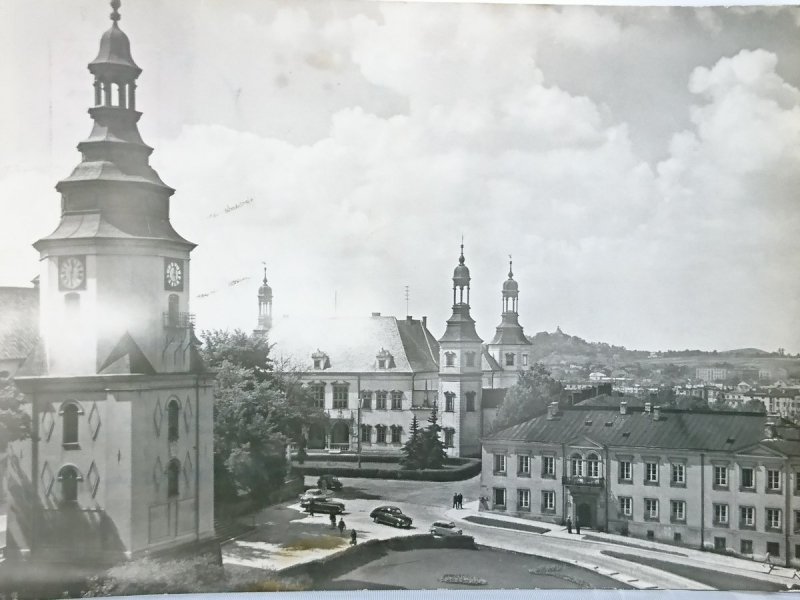 KIELCE. FRAGMENT MIASTA W GŁĘBI SIEDZIBA