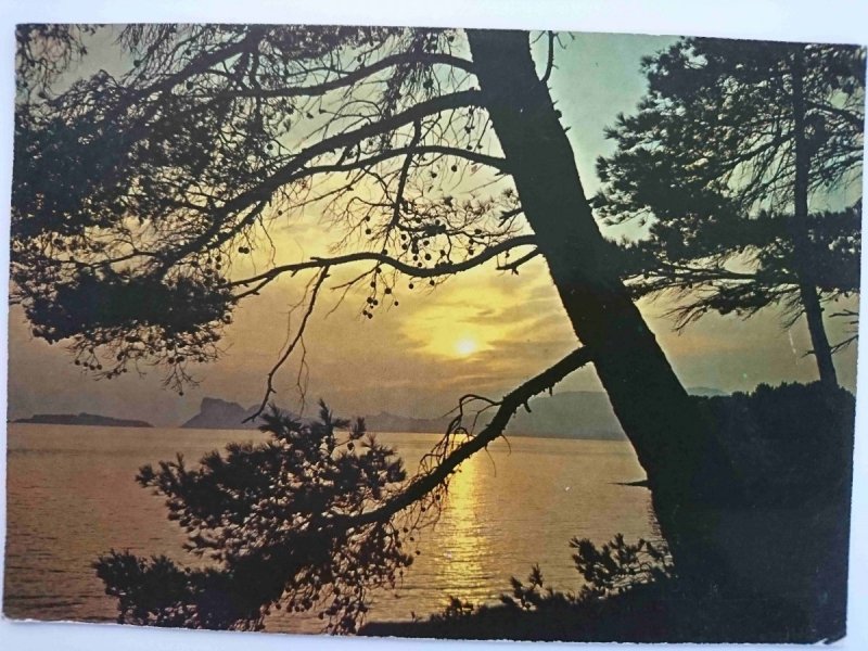 REFLETS DE LA MEDITERRANEE. COUCHER DE SOLEIL DANS UN FESTIVAL DE COULEURS