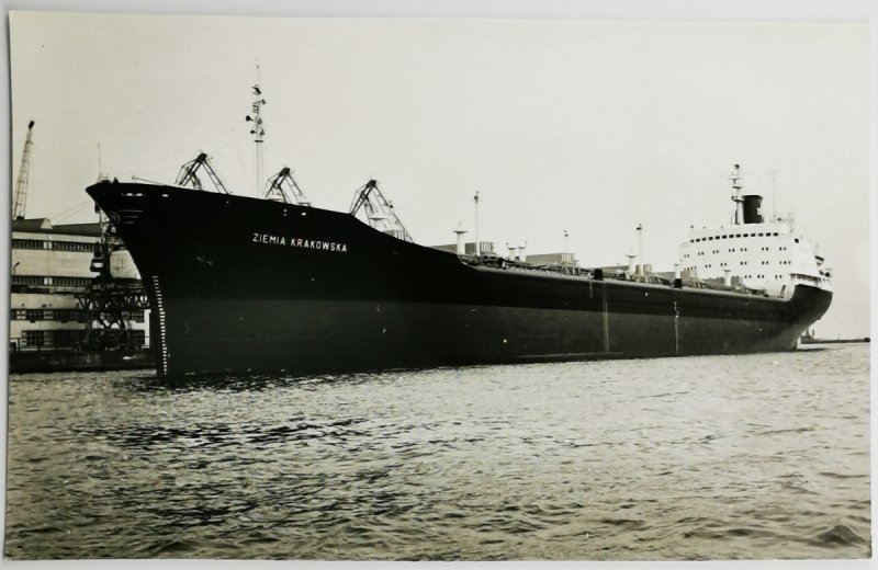 ZDJĘCIE. STATEK W PORCIE – ZIEMIA KRAKOWSKA  Fot. Janusz Uklejewski 