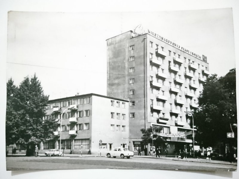 CZĘSTOCHOWA. KLUB MIĘDZYNARODOWEJ PRASY I KSIĄŻKI RUCH FOT. SIUDECKI