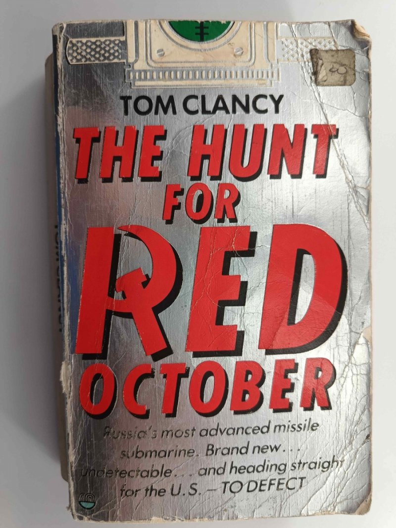 THE HUNT FOR RED OCTOBER - Tom Clancy