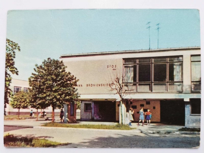 SIERADZ. BIBLIOTEKA IM. WŁADYSŁAWA BRONIEWSKIEGO FOT. KACZYŃSKI