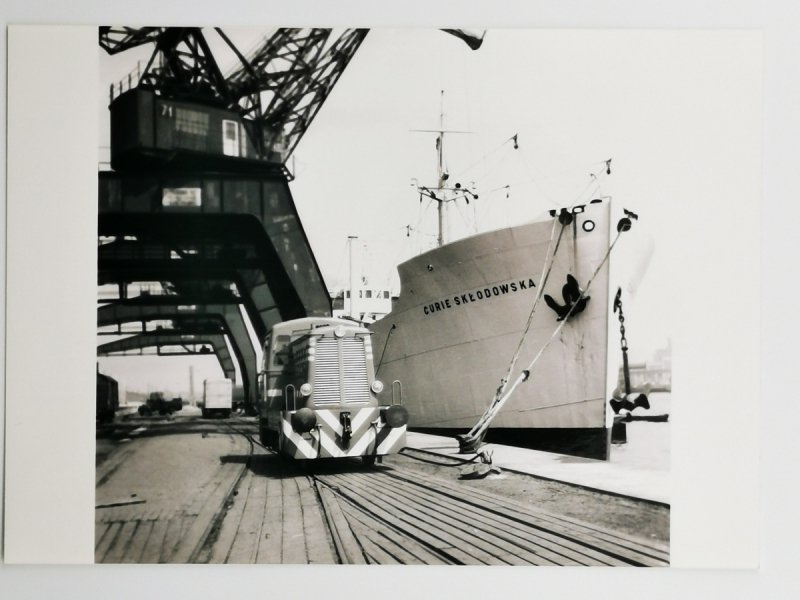 ZDJĘCIE. STATEK W PORCIE – CURIE SKŁODOWSKA  Fot. Janusz Uklejewski 