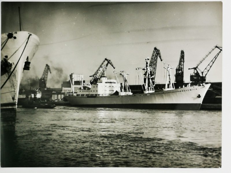 ZDJĘCIE. STATEK W PORCIE – KRUSZWICA  Fot. Janusz Uklejewski 