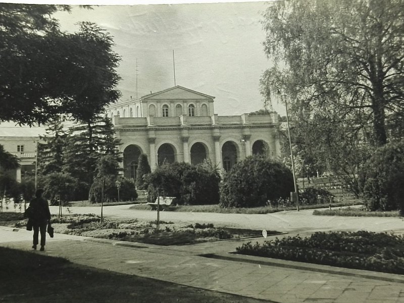 BUSKO-ZDRÓJ. PARK, W GŁĘBI ŁAZIENKI FOT. JABŁOŃSKI