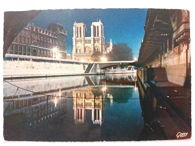 PARIS LA NUIT. NOTRE-DAME