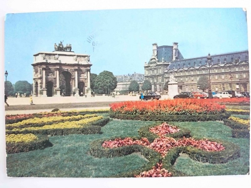 PARIS. L'ARC DE TRIOMPHE DU CARROUSEL ET LES JARDINS DU LOUVRE