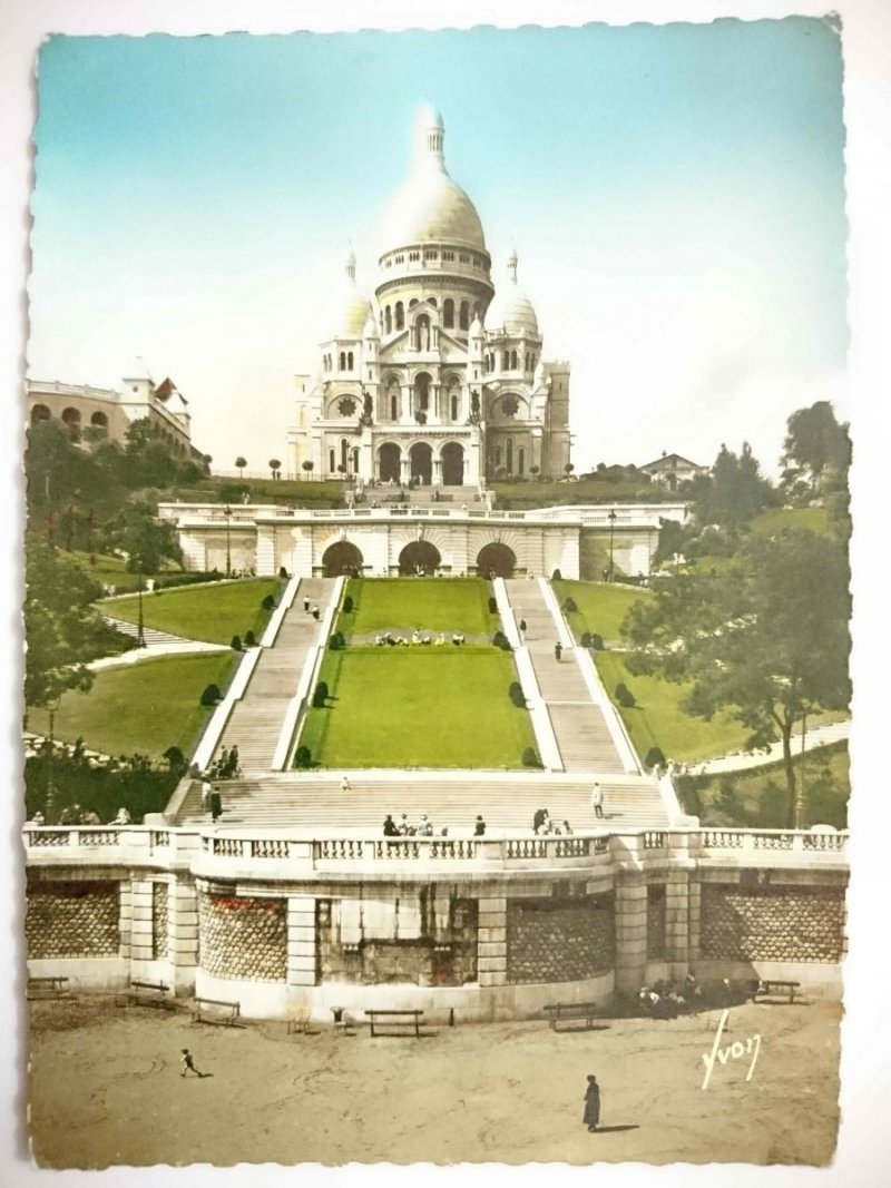 PARIS EN FLANANT. LE SACRE COEUR DE MONTMARTRE