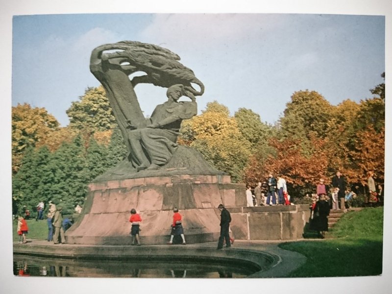 WARSZAWA. POMNIK FRYDERYKA CHOPINA W ŁAZIENKACH FOT. ZAPOLSKA
