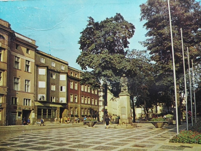 JELENIA GÓRA. PLAC BOLESŁAWA BIERUTA FOT JABŁOŃSKI