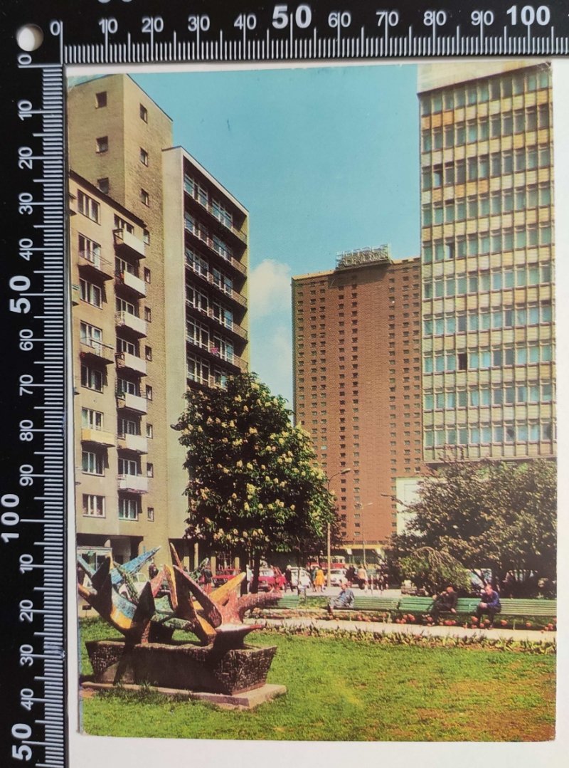 WARSZAWA. SKWER PRZY ULICY NOWOGRODZKIEJ