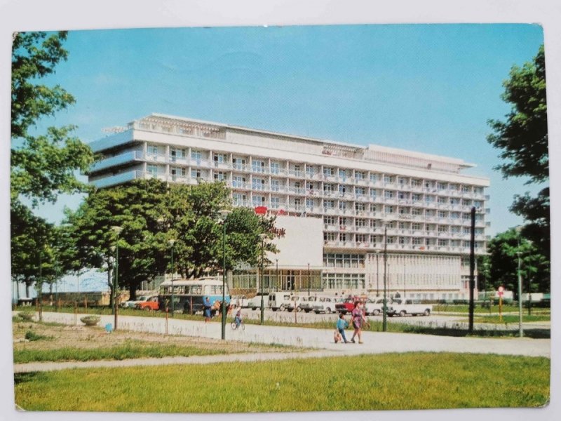 KOŁOBRZEG. OŚRODEK SANATORYJNO-WYPOCZYNKOWY CRZZ BAŁTYK FOT. TYMIŃSKI