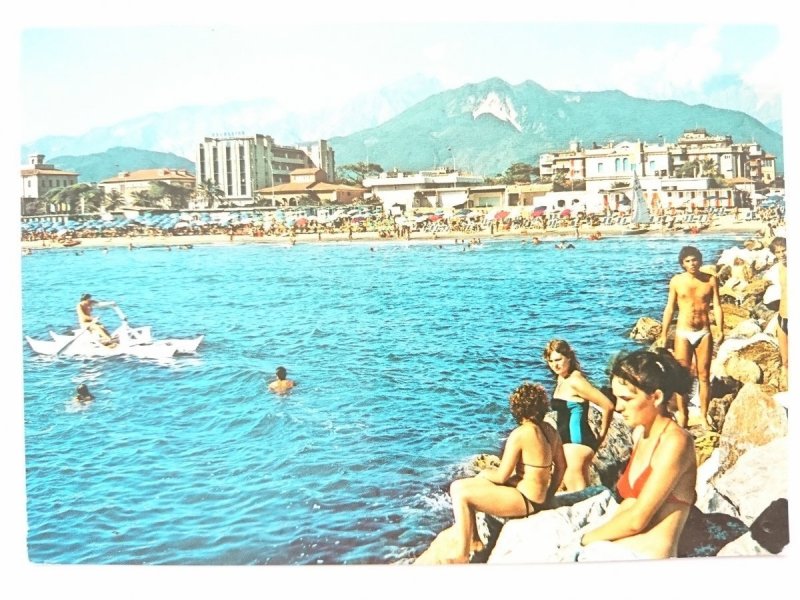 MARINA DI MASSA. LA SPIAGGIA