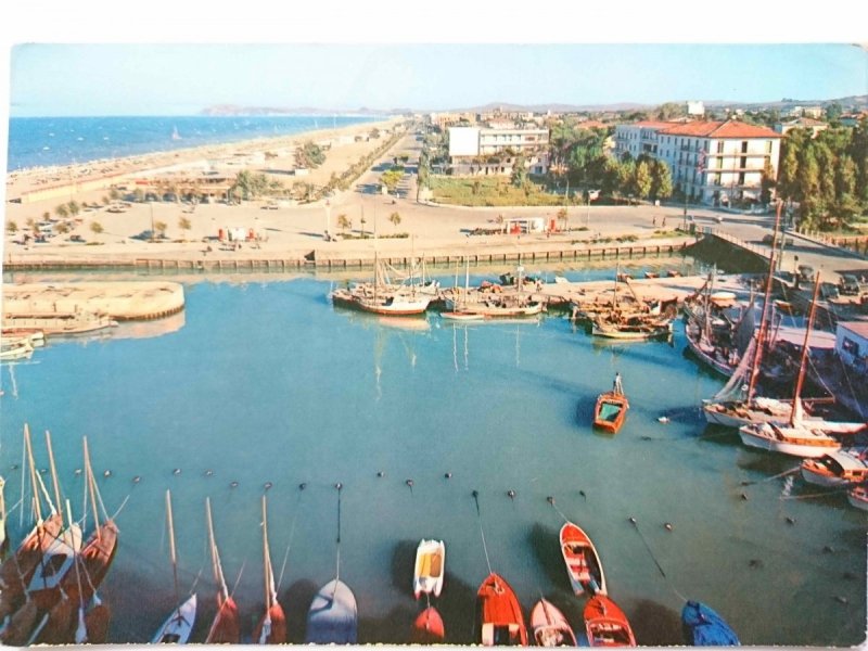 RICCIONE. PORTO CANALE E VEDUTA DELLA GRANDE SPIAGGIA