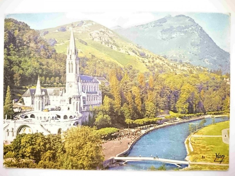 LOURDES. LA BASILIQUE, LE GAVE ET LES NOUVEAUX PONTS