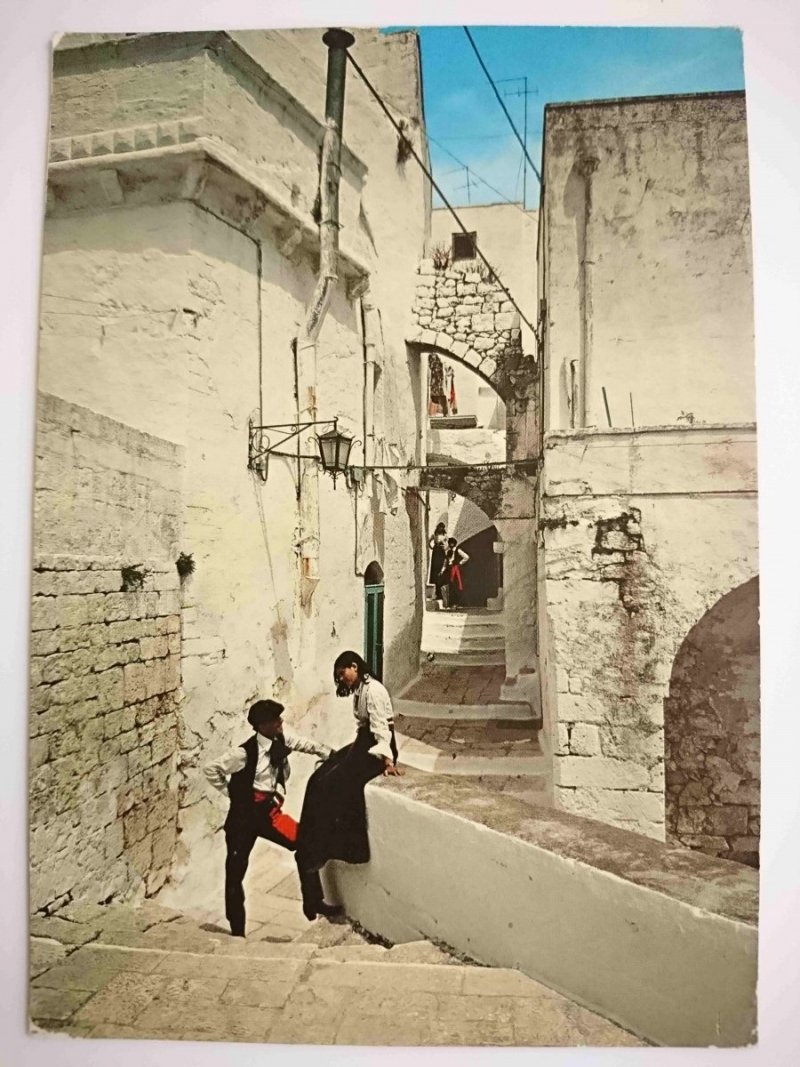 OSTUNI. VICOLETTI DEL RIONE – LA TERRA