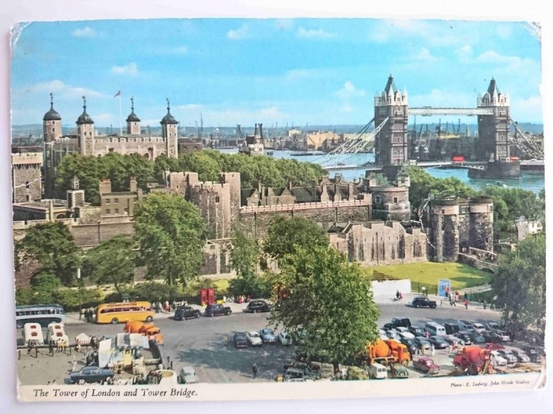 THE TOWER OF LONDON AND TOWER BRIDGE