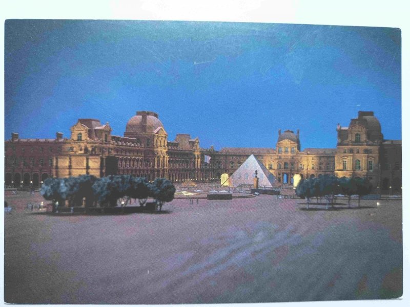 GRAND LOUVRE PARIS