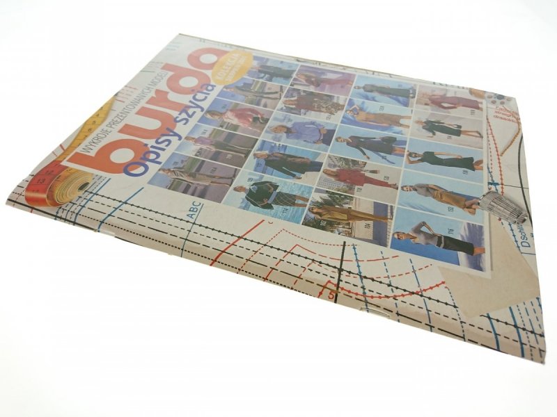BURDA. OPISY SZYCIA. KOLEKCJA SIERPIEŃ 2001