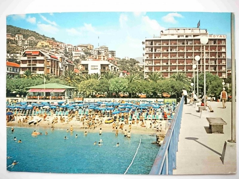 PIETRA LIGURE. SCORCIO DI SPIAGGIA E HOTEL ROYAL