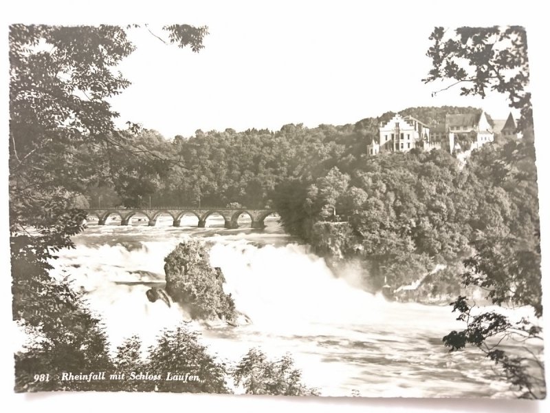 RHEINFALL MIT SCHLOSS LAUFEN
