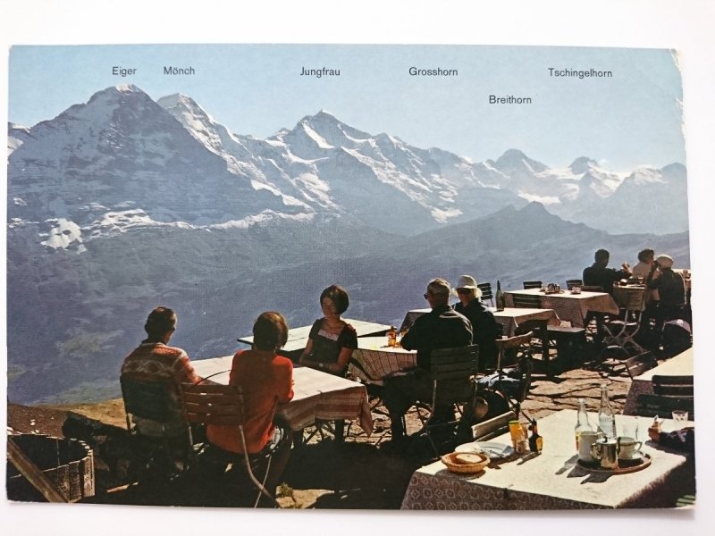BERGHAUS FAULHORN. TERRASSE MIT AUSSICHT AUF EIGER