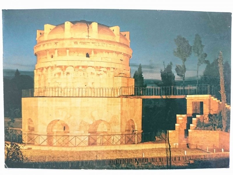 RAVENNA. MAUSOLEO DI TEODORICO – NOTTURNO