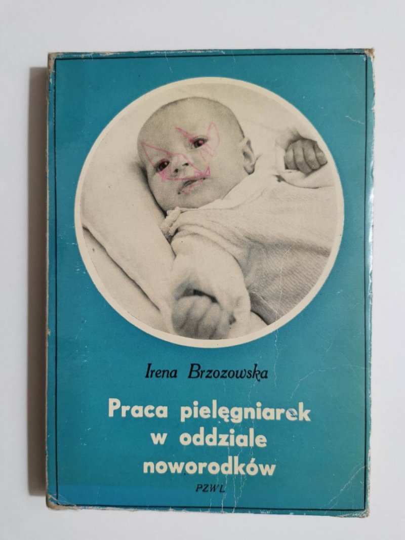 PRACA PIELĘGNIAREK W ODDZIALE NOWORODKÓW - Irena Brzozowska 1970